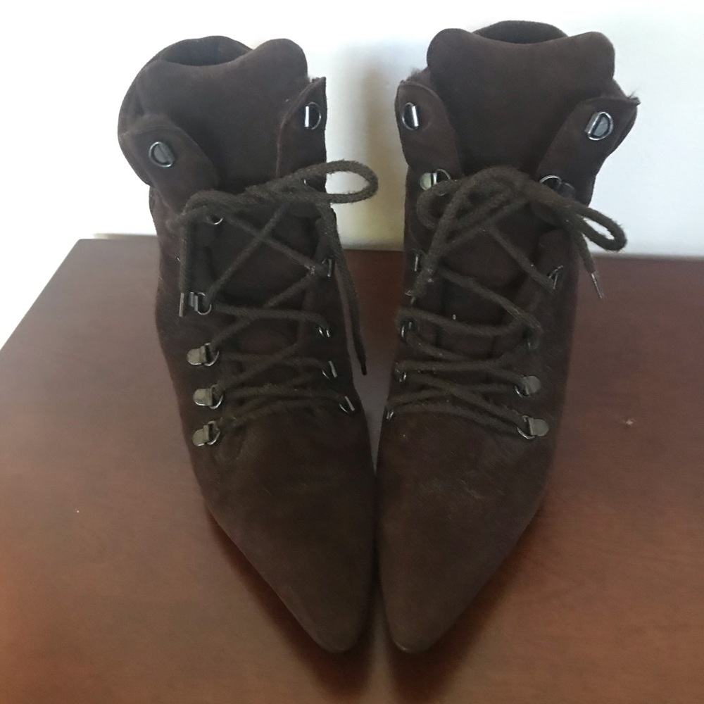 Manolo Blahnik Brown Fur lined US 8.5 heel boots